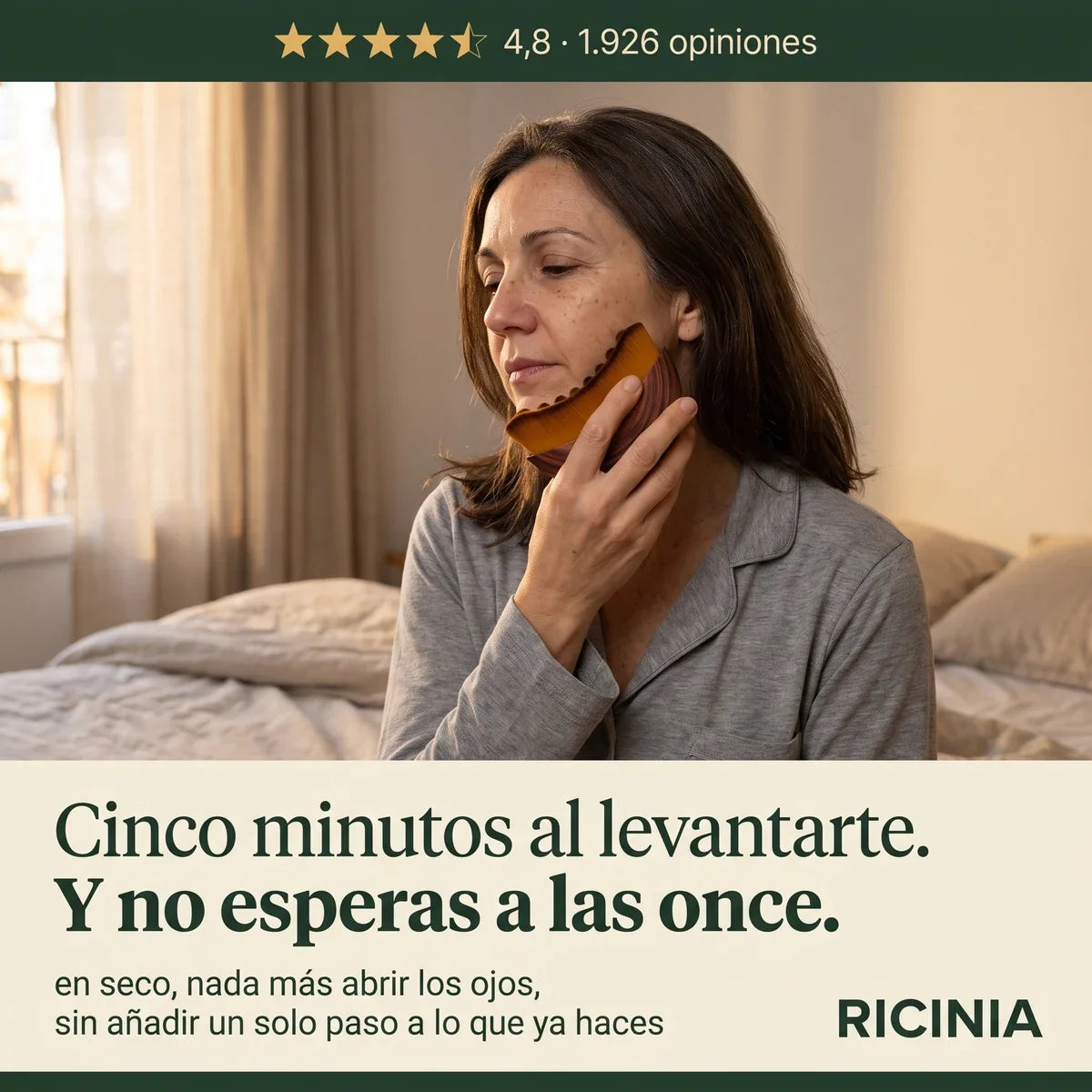 Cinco minutos al levantarse, pasando el cepillo por la mandíbula